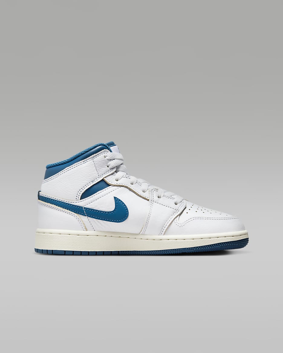Air Jordan 1 Mid SE Big Kids Shoes. Nike